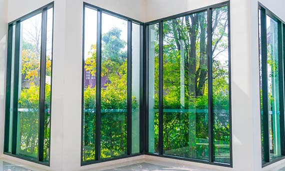 Des baies vitrées contemporaines et design